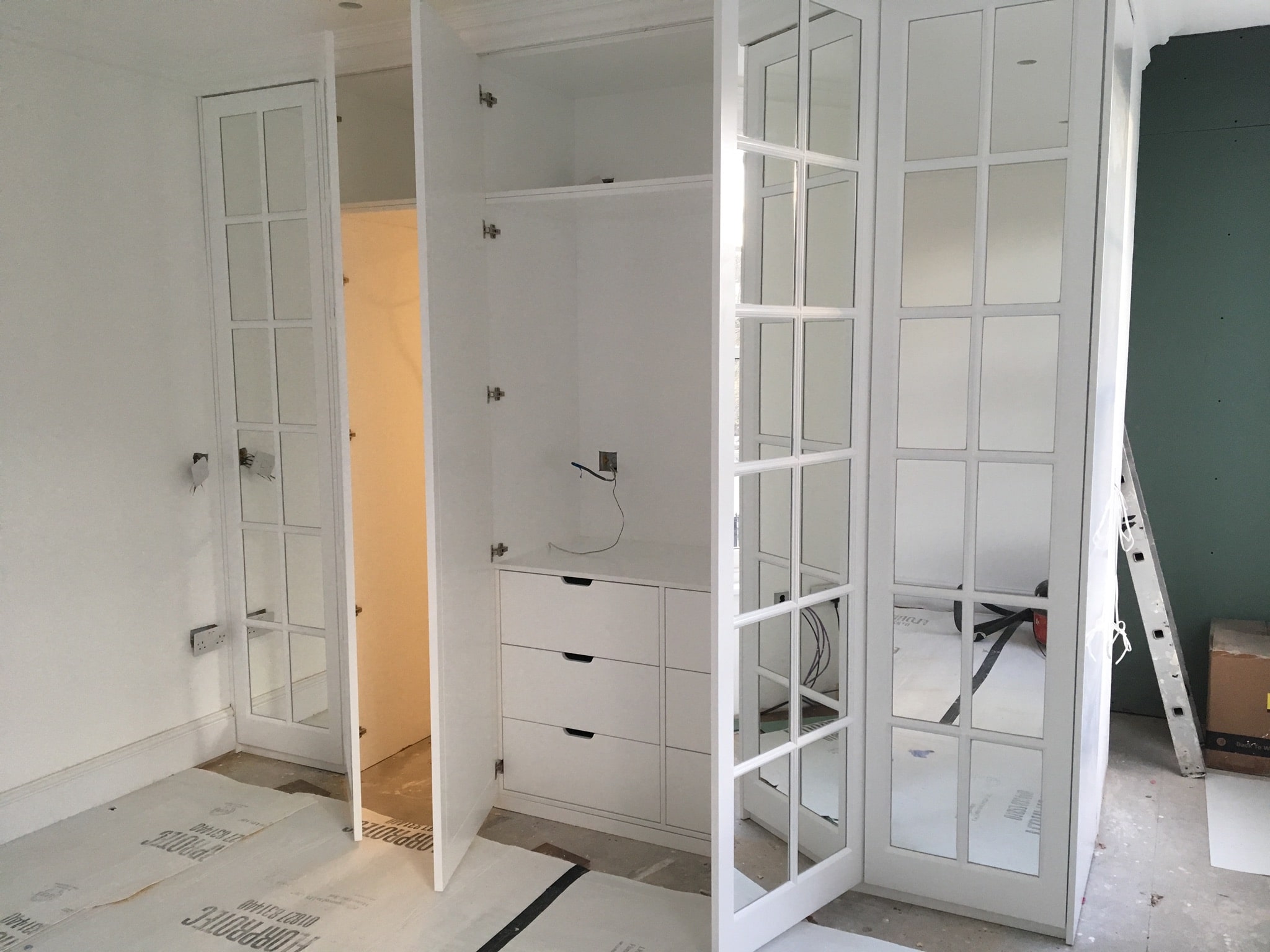 Fitted wardrobe with mirror door.
